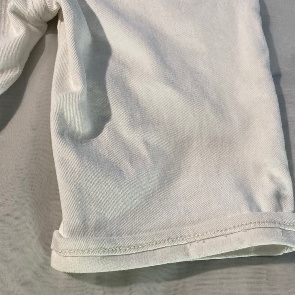 Levi's White Denim Bermuda Shorts Relaxed Fit - Picture 9 of 13